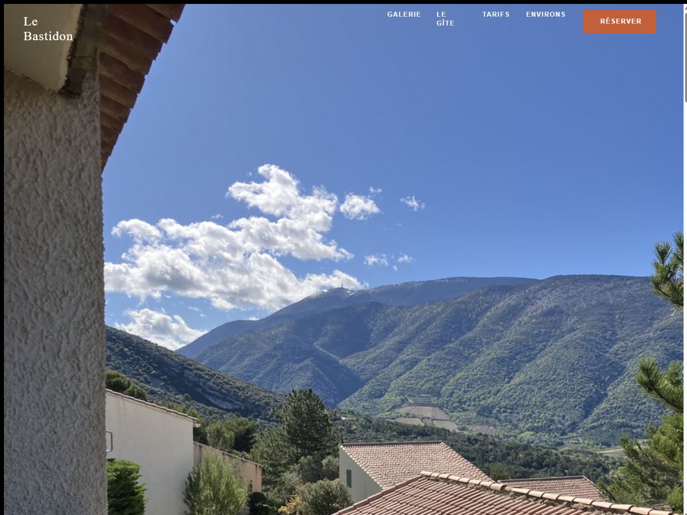 Le Bastidon : page d'accueil du site du gîte, vue sur le Mont Ventoux